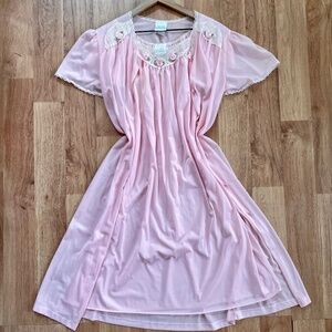 SOLD Vintage Light Pink Cap Sleeve Babydoll Nightgown and Matching Robe